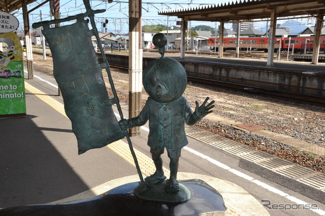 鬼太郎像が出迎えてくれる。