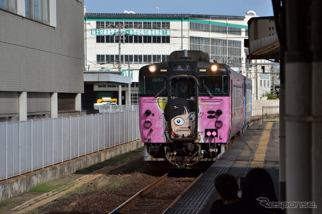 この日乗車したのは、ねこ娘と鬼太郎列車の2両編成。