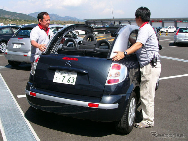 【写真蔵】シトロエン C3 プルリエルをオープンにする。