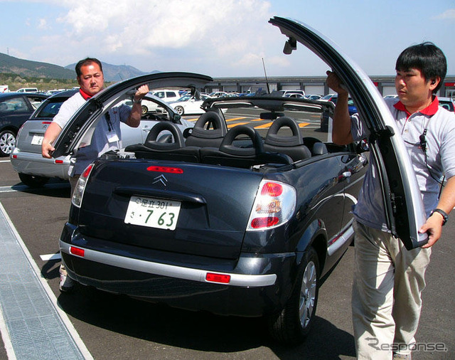 【写真蔵】シトロエン C3 プルリエルをオープンにする。