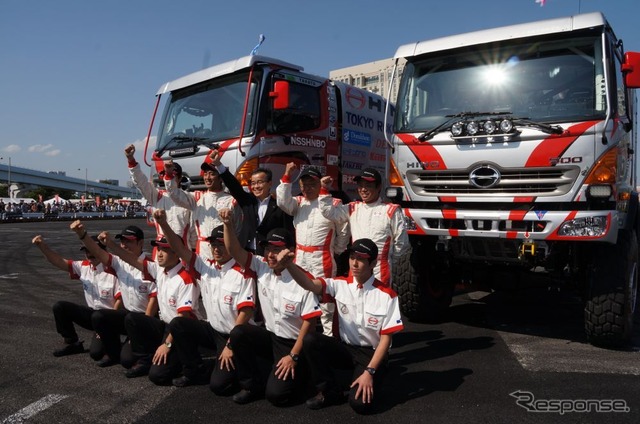 ダカールラリー2014に参戦する日野チームスガワラと日野自動車の市橋保彦社長