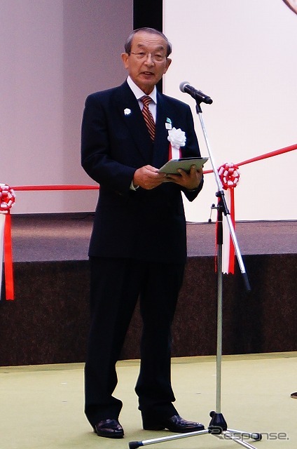 スピーチを行う渡邉浩之・ITS世界会議 東京2013組織委員会 委員長。
