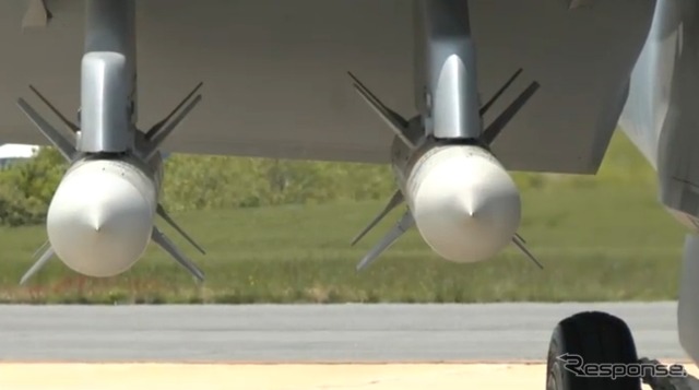 ハープーン・ミサイルを装填したボーイングF/A‐18Fスーパーホーネット(動画キャプチャ)