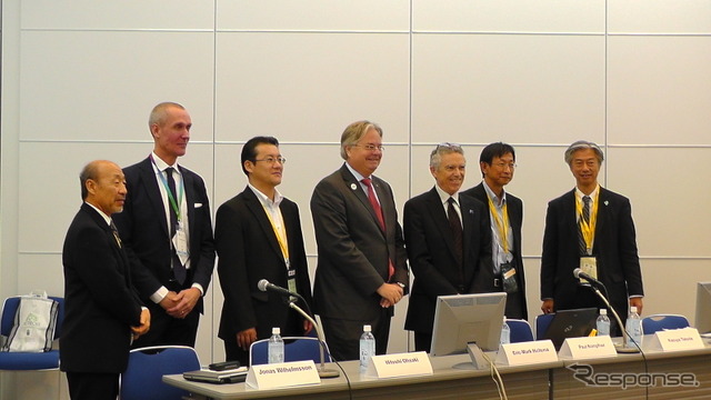 左から時津直樹氏、Olle Isaksson氏、上村昌博氏、エリック・マーク氏、Paul Kompfner氏、武田一哉氏、前川誠氏。