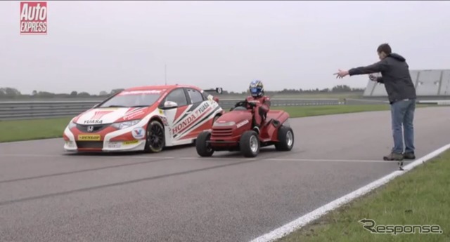 ホンダシビックのBTCCレーシングカーと芝刈り機のMean Mower