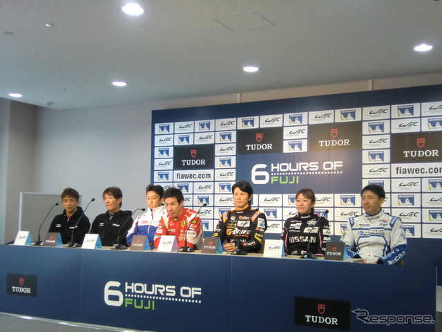 会見に臨んだ日本人選手たち。左から平中克幸、植田正幸、中嶋一貴、小林可夢偉、中野信治、井原慶子、松田次生。