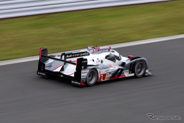 ポールポジションを獲得したアウディの『R18 e-tronクワトロ』1号車（ロッテラー/トレルイエ/ファスラー）