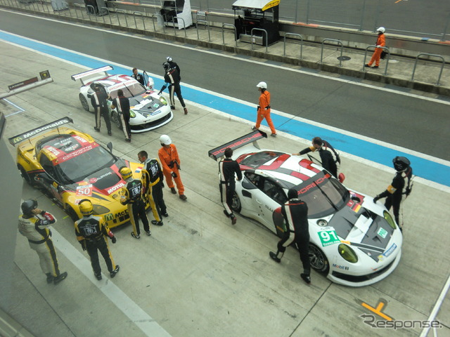 LMGTE-Proクラスを戦う2台のポルシェと、LMGTE-Amクラスのコルベット。