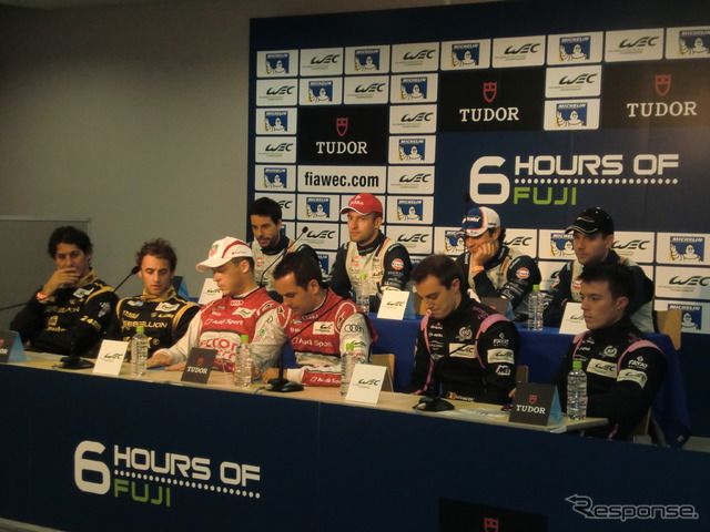 予選後のポールポジション会見。