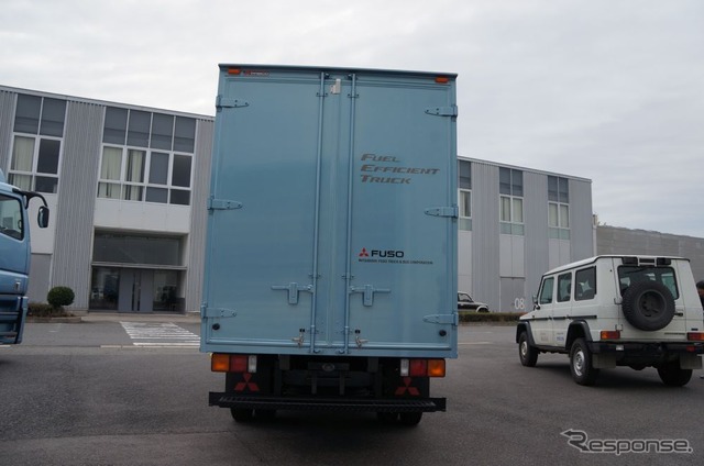 低燃費技術を採用したキャンター(開発中モデル)