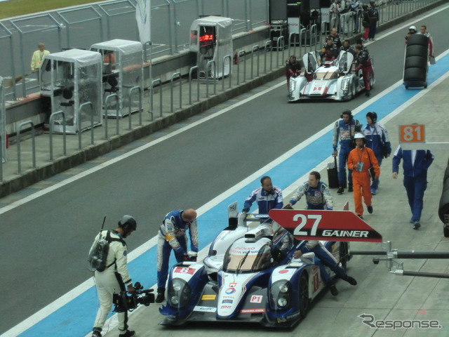 決勝でもトヨタ（手前）とアウディ（奥）の熾烈な戦いが期待される。