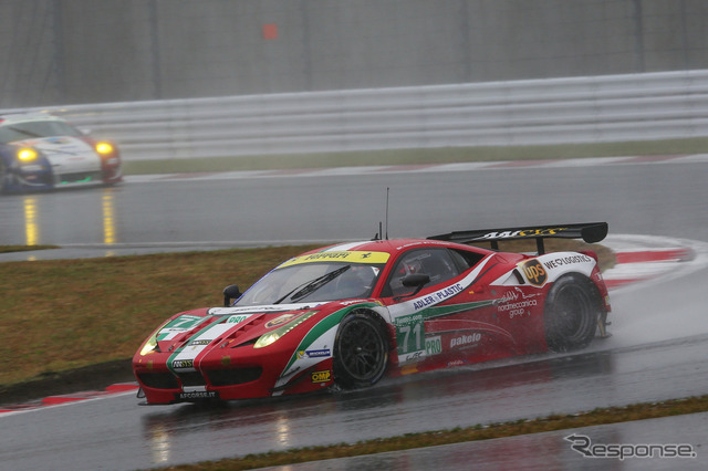 小林可夢偉のドライブするAFコルセのフェラーリ 458イタリア