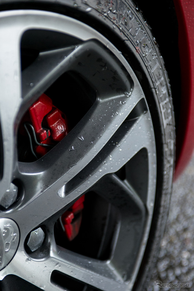 プジョー 208 GTi