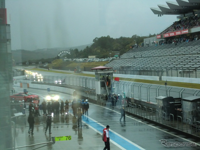 レースは3度目のセーフティカー先導ラン開始直後に、赤旗打ち切りで終了となった。