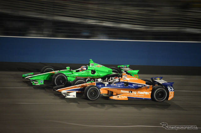 キンボール(手前)とヒンチクリフの戦い。写真:Indycar