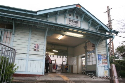 高野線の学文路駅。無人駅のため入場券5枚セットは販売されないが、12月27日と2014年1月12日に限り販売会が行われる。