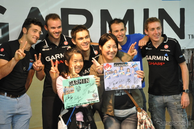 ガーミン・シャープの選手によるサイン会、撮影会
