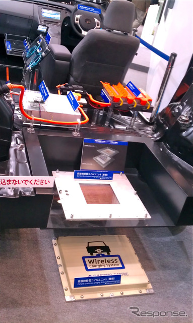車体後部に搭載された非接触給電システム