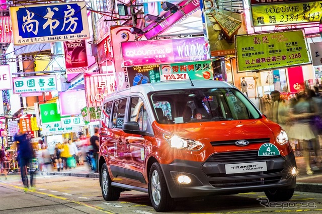 香港での運行に備える新型 フォード トランジット コネクト タクシー