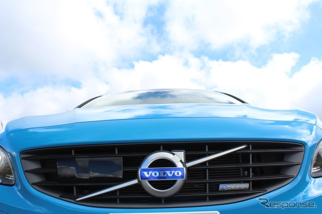 ボルボ・V60 T6 AWD R-DESIGN