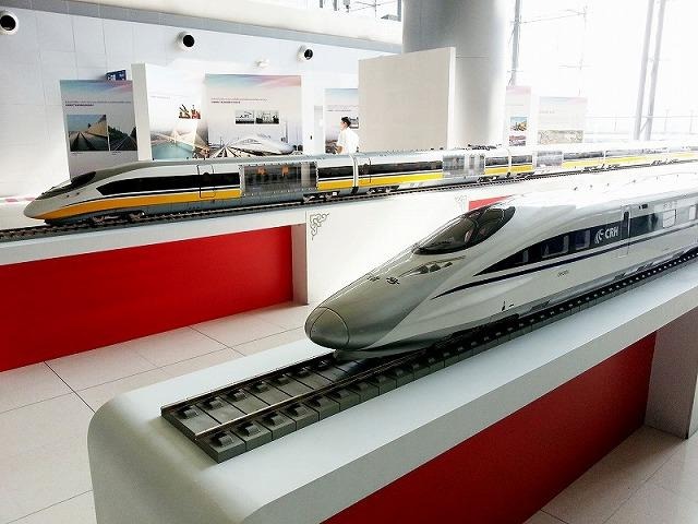 中国高速鉄道の展示会、バンコクのマカサン駅で