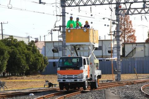 軌陸両用型架線作業車の体験乗車は事前応募制となる。