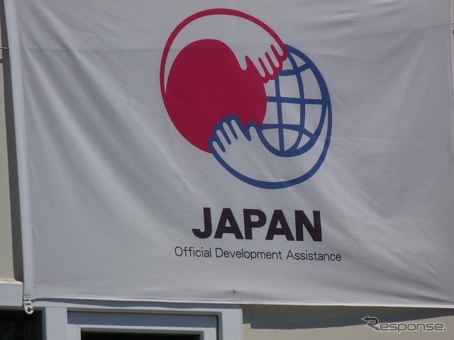 建設は日本の円借款によって行われ、大成建設が施工。シルケジ駅脇の工事事務所には「JAPAN」と記された垂れ幕が掲げられている。