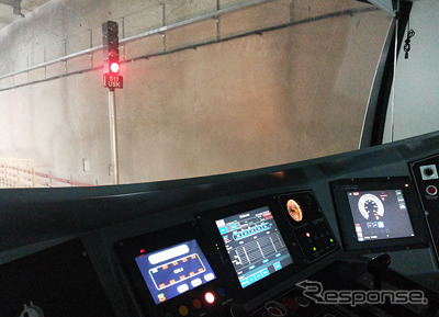 ボスポラス海峡トンネルの信号システムは独シーメンス製を導入。写真は運転台の様子