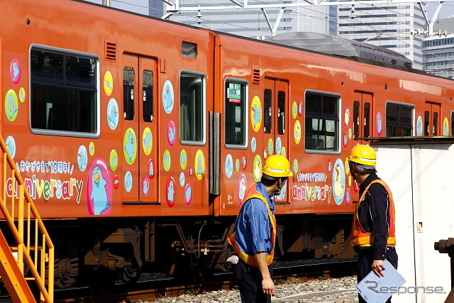 JR西日本「ICOCA」10周年記念ラッピング列車
