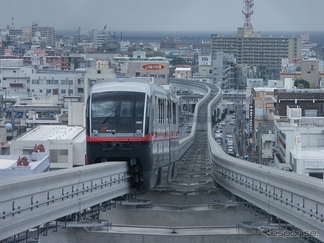 那覇市内の那覇空港～首里間を結ぶゆいレール。浦添方面への延伸事業がこのほど着工した。