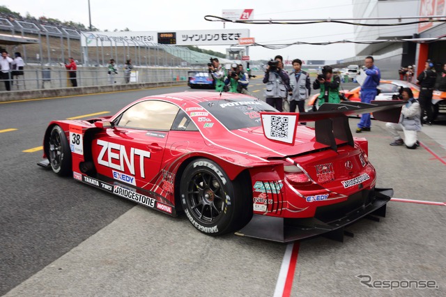 チャンピオンに輝いた#38 ZENT CERUMO SC430。写真:TOYOTA