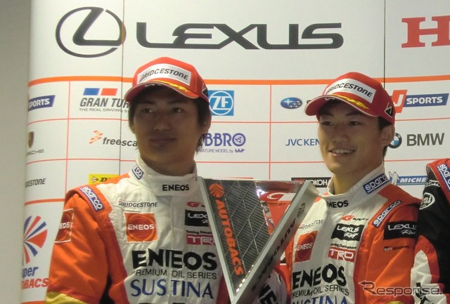 最終戦で今季初勝利、大嶋和也（左）と国本雄資。