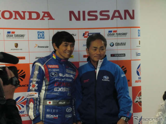 決勝前には山野哲也(左)の勇退会見も実施された。