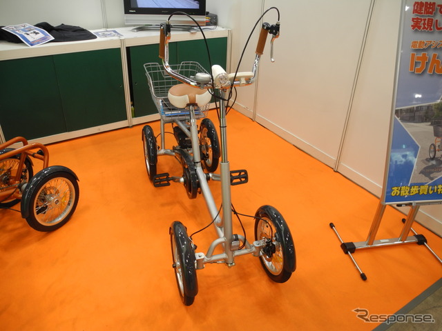 協栄製作所の電動アシスト4輪車「けんきゃくん」（サイクルモード2013）