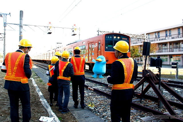 11月1日に吹田総合車両所森ノ宮支所で報道公開された201系「ICOCAラッピング列車」