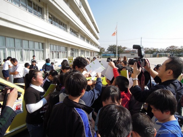 太田先生にサインをもらう