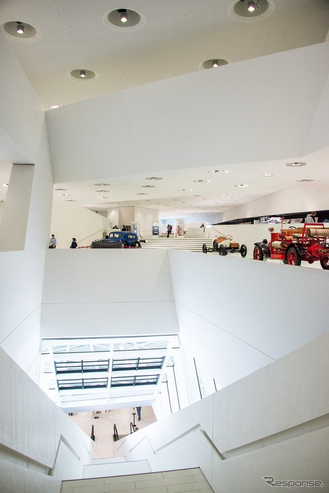 ポルシェ 911 50周年記念展示(ポルシェミュージアム)