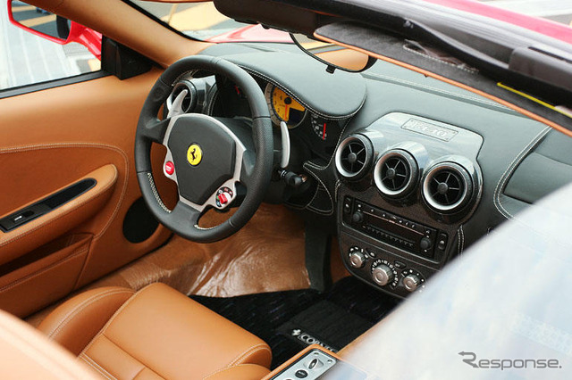 【フェラーリ F430スパイダー 日本発売】写真蔵…贅沢な空間