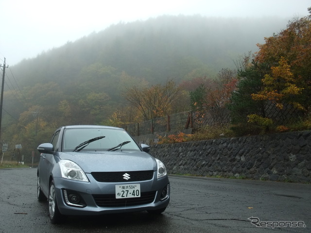 岡谷から霧ヶ峰に向かう。10月中旬、標高1400m付近では紅葉が始まりつつ会った。