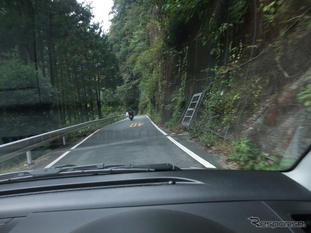 浜松から国道152号線を通って水窪(みさくぼ)へと向かう。台風通過後で小さい県道は通行できない可能性が高いと駐在所の署員さんに聞き、静岡県道1号線に引き返す。