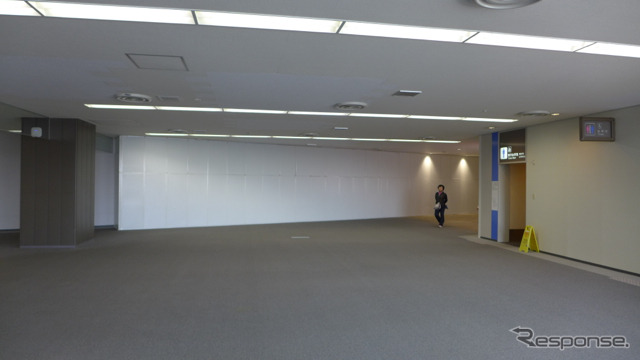 廃止された成田空港第2ターミナルの「シャトル」本館側の降り場跡