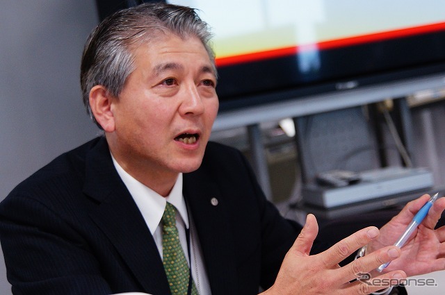 松山空港で発生した事故当日の対応説明する桑野洋一郎・OCCセンター長。