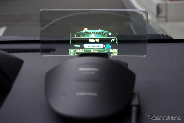 フロントインフォディスプレイのCY-DF100D。