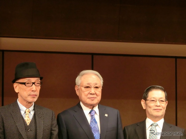 左からテリー伊藤氏、小栗七生氏(日本自動車連盟会長)、杉山雅洋氏(日本自動車連盟副会長)。