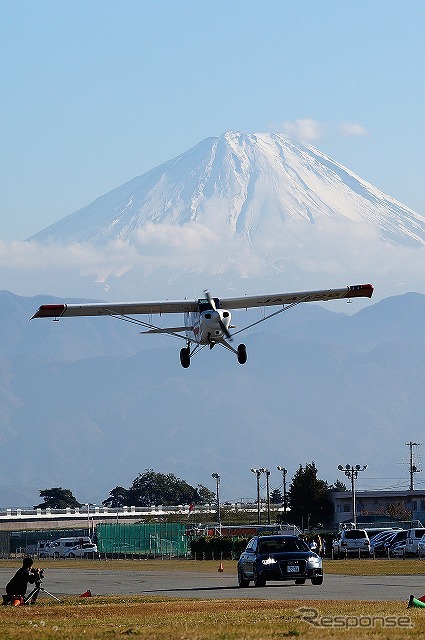 午後に再度競争。このときは飛行機の高度も確保されていた。