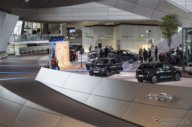 ドイツのBMW本社で行われた i3の納車セレモニー