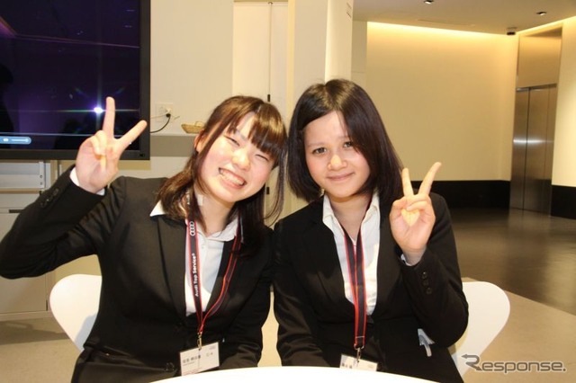 東京工科自動車大学校 自動車整備科1年の藤谷陽さん(右):同カーコンシェルジェコース1年の住吉明日香さん(左)