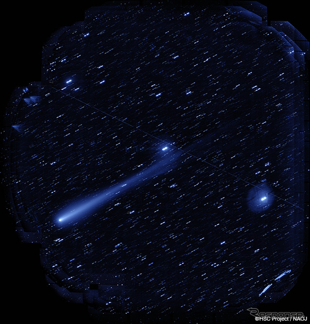 HSC で撮影されたアイソン彗星 (C/2012 S1)。ハワイ現地時間2013年11月5日の明け方 (日本時間11月5日23時~24時頃) 撮影、観測波長は 760 ナノメートル (i バンド)。画像の上が北、左が東で、視野の直径が 1.5 度角。