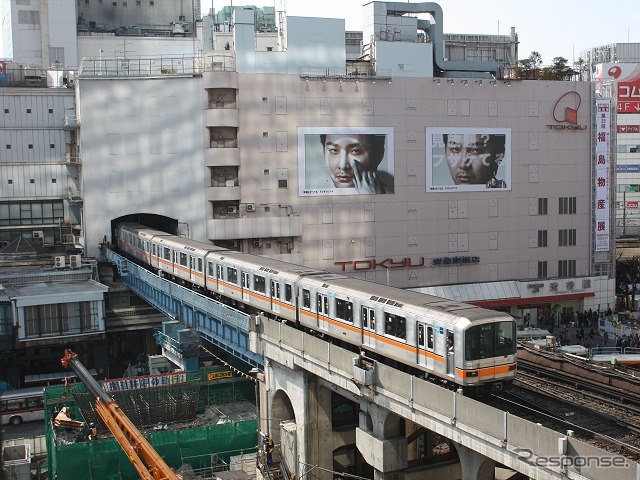 現在は解体工事が行われている東急百貨店東館・中央館（奥）。11月23日に解体作業現場を使った震災訓練が行われる。