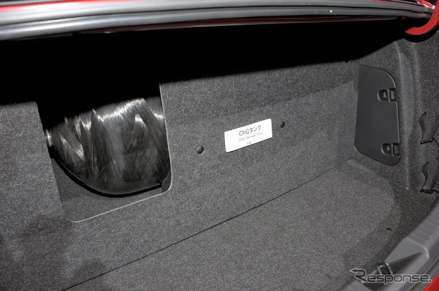 MAZDA 3 SKYACTIV-CNG CONCEPT（東京モーターショー13）